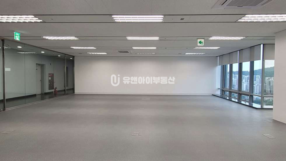 서울 마포구 상암동 DMC 중소기업타워 전용 37평 사무실 임대 월세 매물번호 11209 사진 5