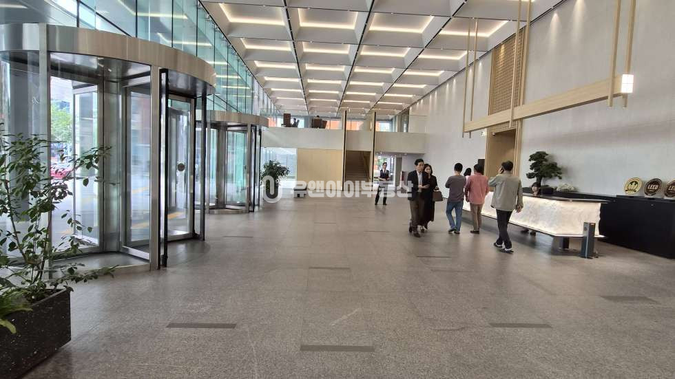 서울 중구 충무로3가 남산스퀘어 전용153평 충무로역 역세권 사무실 임대 월세 매물번호 11034 사진 3