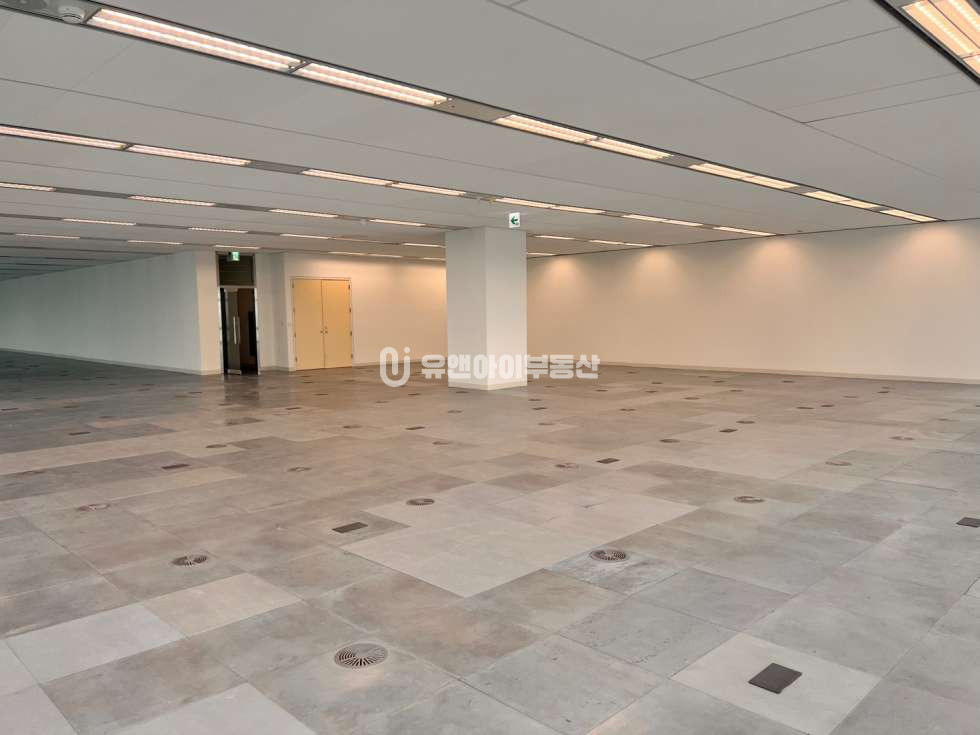 서울 영등포구 여의도동 타워동 여의도 FKI TOWER 구 전경련회관 , 프라임 오피스 전용 191 월세 매물번호 11173 사진 5
