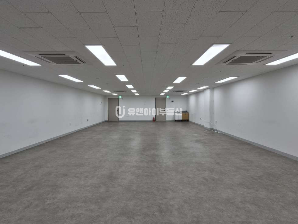 서울 강서구 마곡동 마곡나루역 36평 깔끔한 사무실 인테리어x 월세 매물번호 11616 사진 1