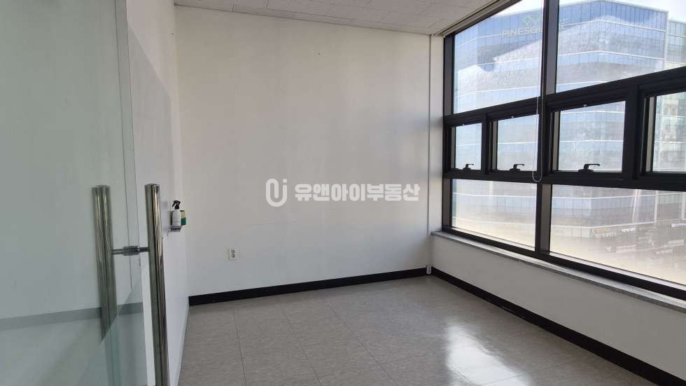 서울 강서구 마곡동 전용39평, 룸2, 탕비실 인테리어 월세 매물번호 10892 사진 5