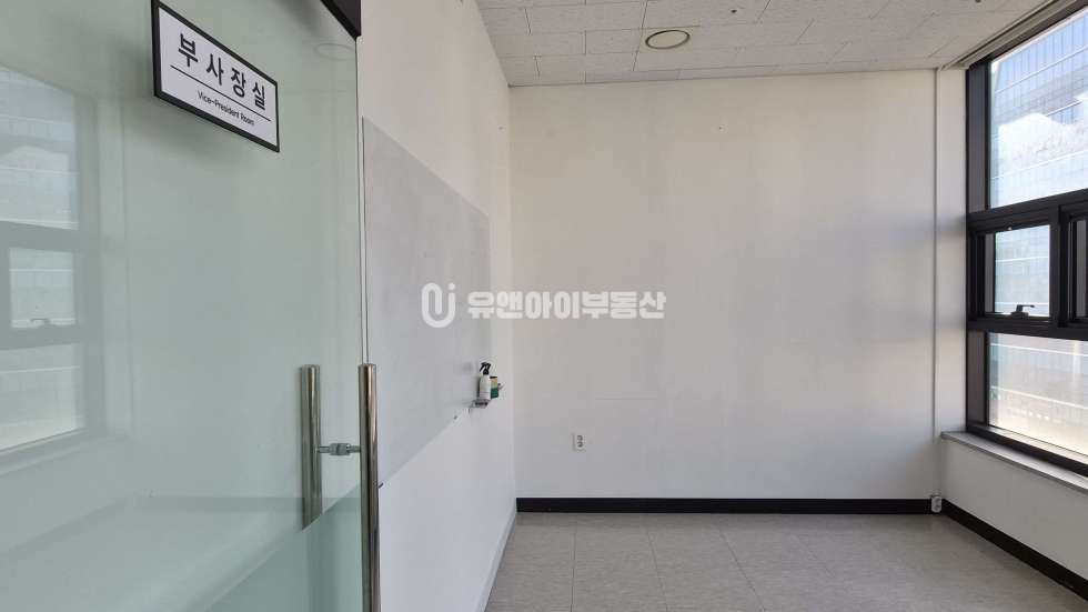 서울 강서구 마곡동 전용39평, 룸2, 탕비실 인테리어 월세 매물번호 10892 사진 6