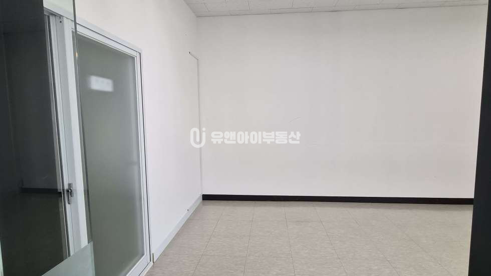 서울 강서구 마곡동 전용39평, 룸2, 탕비실 인테리어 월세 매물번호 10892 사진 7