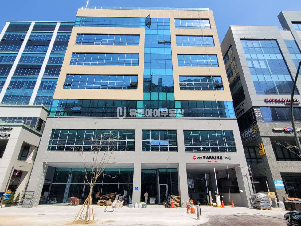 서울 강서구 마곡동 3층 164평 / 4층 일부 104평 = 268평 월세 매물번호 10749 사진 1