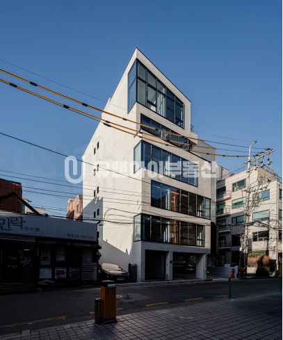 서울 강남구 도곡동 현대미술형 최고급 디자인 / 밝은 채광 / 고급 마감재 매매 매물번호 10630 사진 1