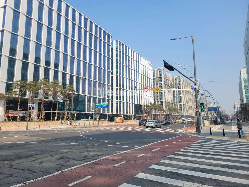 서울 강서구 마곡동 Tower4동 K스퀘어 TOWER 4 , 3층 일부 (실사용 250평) 월세 매물번호 10748 사진 1